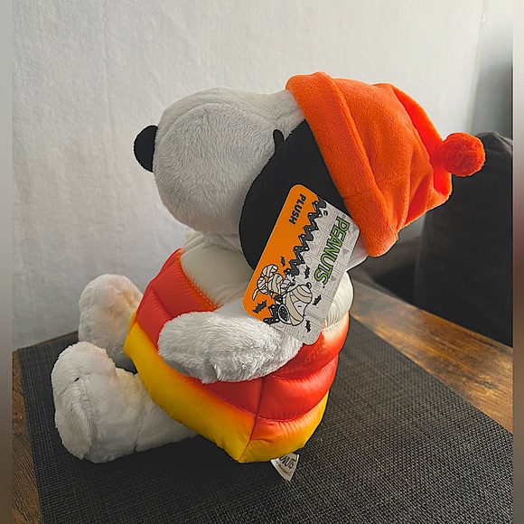 SNOOPY PLUSH. BRAND NEW! Fall 2024 collection! Great DEAL!!! - Picture 1 of 6
